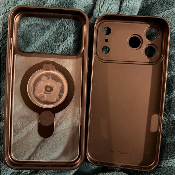 iPhone 17 Pro Max Cases with Pop Sockets - Picture 4 of 4